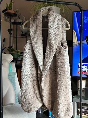 Cozy Taupe Faux Fur Vest - Women’s Sleeveless Coat